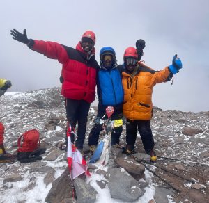 Climbers achieving success on aconagua with Aventuras Patagonicas